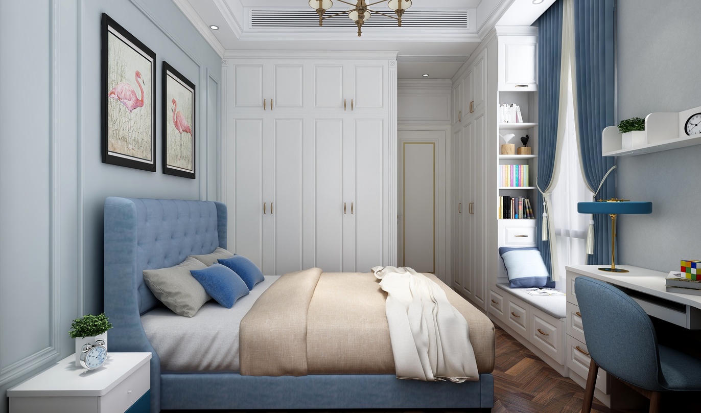 这是一个卧室空间，整体以白色和蓝色为主色调，呈现出现代简约的风格。卧室空间较大，配有大床、书桌、衣柜、窗帘和地毯等。吊顶使用了白色，与蓝色的墙面相搭配，使得整个空间更加宽敞明亮。大床舒适柔软，床头背景墙是一面白色的衣柜，上面有三个抽屉，方便储物。床的左侧有一张白色床头柜，上面放了一株绿色的植物。床的右侧是书桌和椅子，书桌上的物品摆放整齐，上面还有一盏黄色的台灯。窗帘是蓝色的，与墙面颜色相匹配。卧室地板是棕色的木地板，踩上去感觉舒适。在卧室的右侧墙面上，挂着一幅装饰画，画面上有粉红色的火烈鸟，增添了一些趣味性。在书桌的上方，有一个白色的置物架，可以放置一些杂物或者书籍。整个卧室空间布局合理，让人感觉既温馨又舒适。
