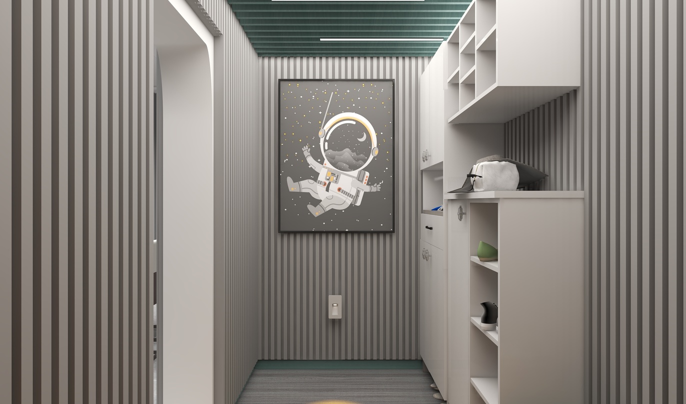 这是一幅描述了一个走廊的3D渲染图。走廊的墙面是竖直的条纹图案，天花板是绿色的，地面是灰色的木质地板。在墙面中间，挂着一幅3D画，画中是一个在太空中漂浮的宇航员。在走廊的左侧，有一个白色的门，看起来像是通往卧室的。在门的右侧，有一组白色的储物柜，柜体是白色的，上面有储物格。在储物格里，放着一些白色的物品。在储物柜的最下方，放着一个绿色的地毯。在储物柜的最右侧，是一张白色的床，床上有一个U形的绿色靠枕。